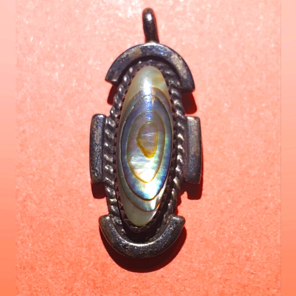 Vintage 925 Native American sterling silver signed abalone pendant